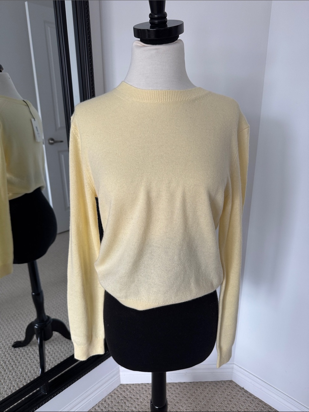 Aritzia Bare Butter Yellow Women's Sweater small